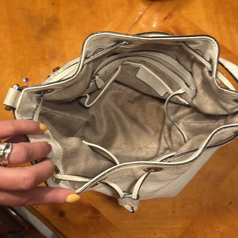 Michael Kors White Bucket Bag In GUC - Picture 3 of 7